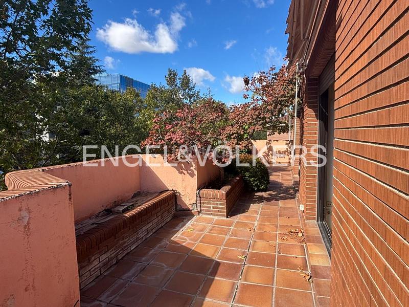Foto 56b6a79a-d816-49e6-9647-18e7a87b7e9d. Rent penthouse with heating parking in San Juan Bautista Madrid