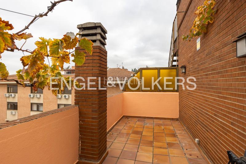 Foto 702fa50c-8c51-474e-8383-15c81e833aa3. Rent penthouse with heating parking in San Juan Bautista Madrid