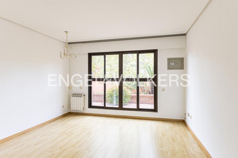 Foto 7f2b29c0-9f14-4c37-87ca-f0bdd554aa55. Rent penthouse with heating parking in San Juan Bautista Madrid