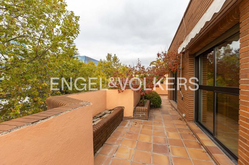 Foto b1270bec-e0d6-4e37-97d1-85f062d49493. Rent penthouse with heating parking in San Juan Bautista Madrid