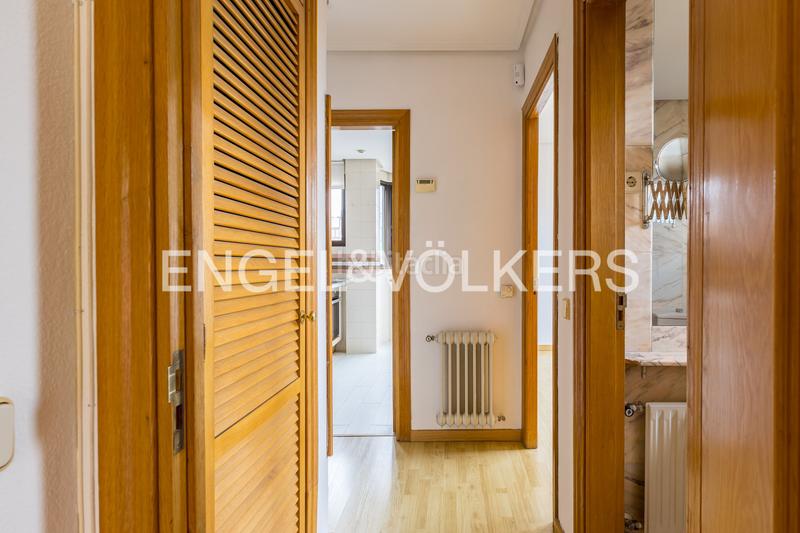 Foto c11d7785-026a-404e-a388-89d73a1c9d26. Rent penthouse with heating parking in San Juan Bautista Madrid