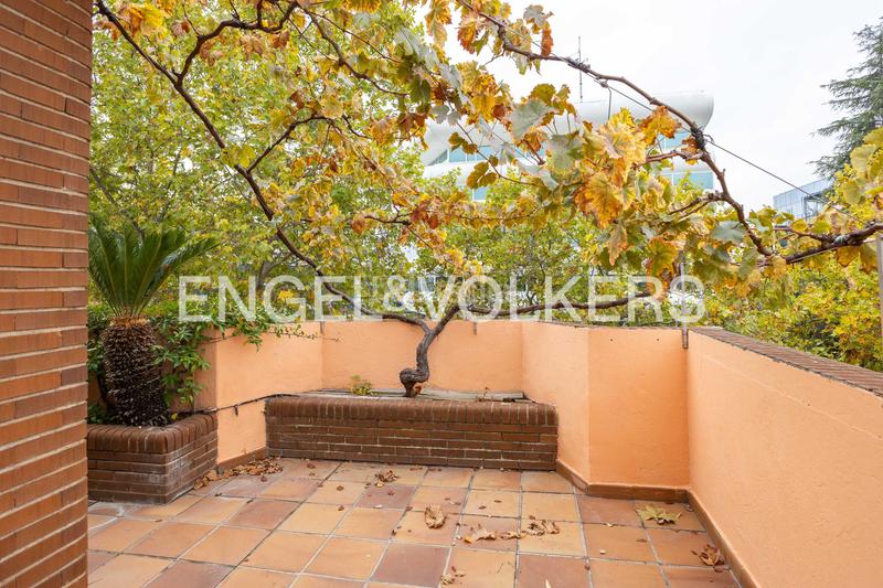 Foto d4a2e236-5175-4a54-a3d2-c86458f90aed. Rent penthouse with heating parking in San Juan Bautista Madrid