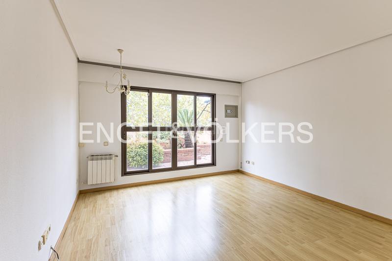 Foto f989f014-e865-43b1-bd11-5ef86cc48013. Rent penthouse with heating parking in San Juan Bautista Madrid