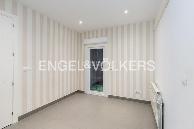 Foto 0d53f5a0-b714-4f0a-a636-78af793f9b8a. Casa con riscaldamento parcheggio piscina in urbanización La Moraleja La Moraleja