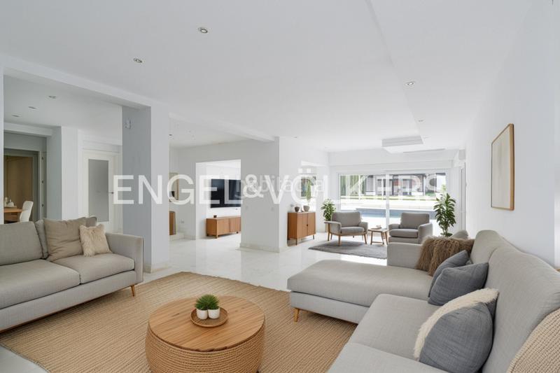 Foto 0f6b11f1-5303-4878-846f-851a7f8a155f. Casa con riscaldamento parcheggio piscina in urbanización La Moraleja La Moraleja