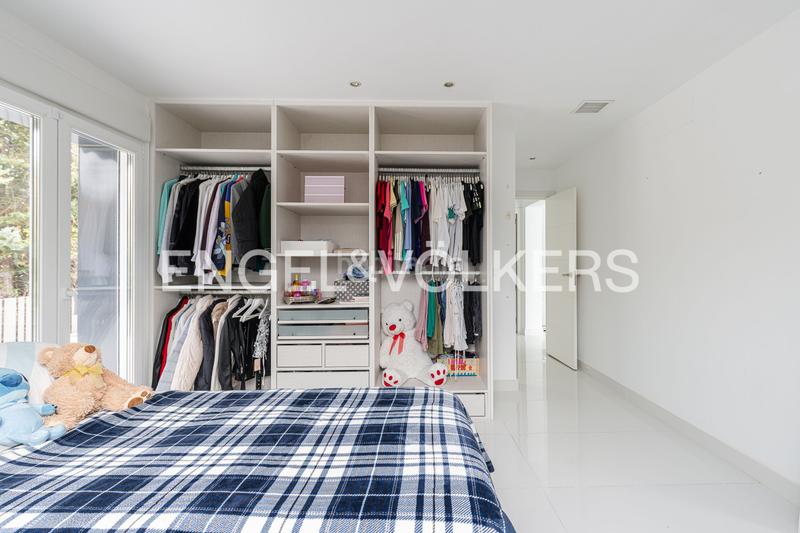 Foto 2f131cae-f967-48bf-a045-6d653fd49972. Casa con riscaldamento parcheggio piscina in urbanización La Moraleja La Moraleja