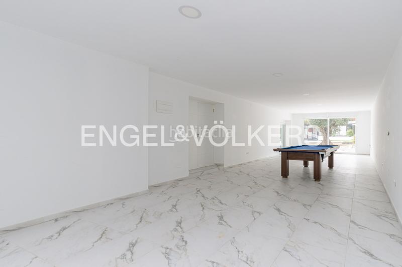 Foto 354b2974-b3b8-4951-bf60-37af750ffac7. Casa con riscaldamento parcheggio piscina in urbanización La Moraleja La Moraleja