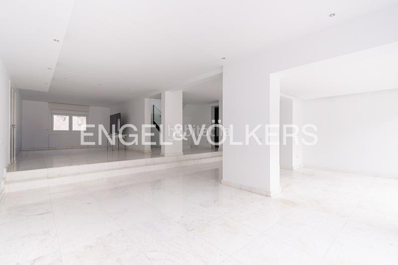 Foto 473de2b1-79e3-4218-a834-39867906c589. Casa con riscaldamento parcheggio piscina in urbanización La Moraleja La Moraleja