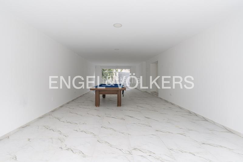 Foto 5ffa4861-415b-4dc9-a939-42c03d4e1dca. Casa con riscaldamento parcheggio piscina in urbanización La Moraleja La Moraleja