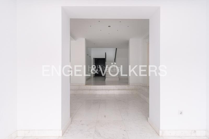 Foto 7572d3be-ff71-4a6d-bb6c-5a70a992f80c. Casa con riscaldamento parcheggio piscina in urbanización La Moraleja La Moraleja