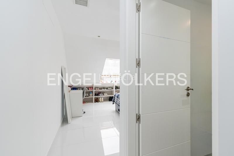 Foto 87ef30ef-1085-4276-97b0-e647bb5bb82a. Casa con riscaldamento parcheggio piscina in urbanización La Moraleja La Moraleja