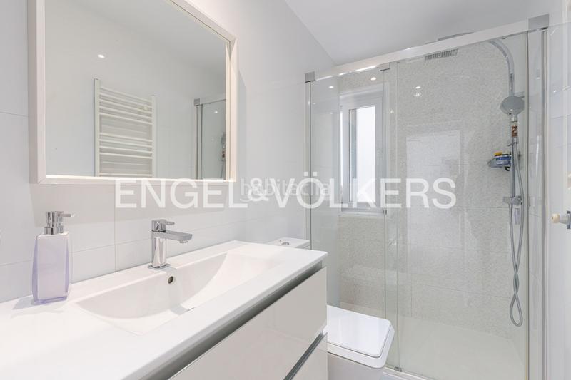 Foto a18e649d-8516-443e-befa-7848c726f858. Casa con riscaldamento parcheggio piscina in urbanización La Moraleja La Moraleja