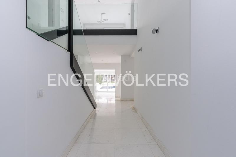 Foto b887c164-4afd-4421-861d-39679c8fd959. Casa con riscaldamento parcheggio piscina in urbanización La Moraleja La Moraleja