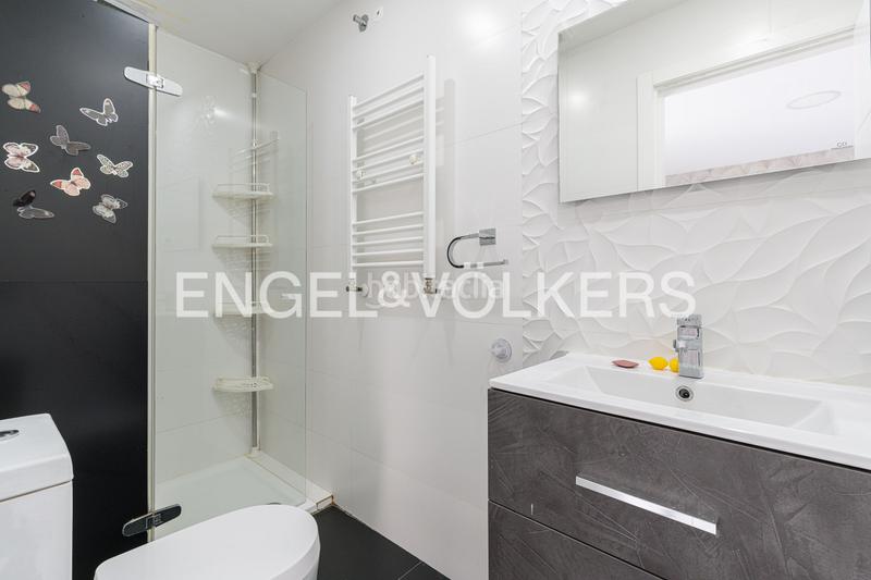 Foto bf66f609-63cd-463e-a2e4-c2392b5c79b6. Casa con riscaldamento parcheggio piscina in urbanización La Moraleja La Moraleja