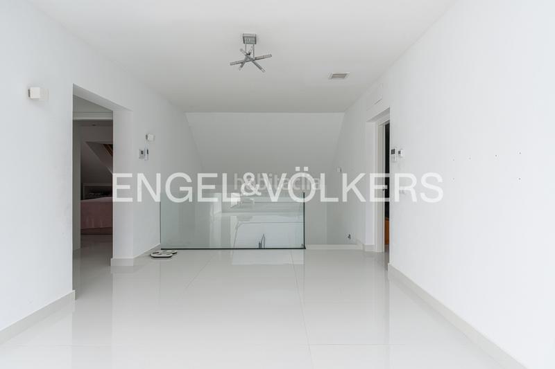 Foto c9858f9c-b399-49c8-9288-d63f4cc9a929. Casa con riscaldamento parcheggio piscina in urbanización La Moraleja La Moraleja