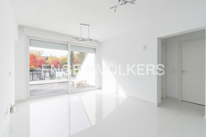 Foto d6d0bd75-54db-49dc-aa3c-c00e299cece4. Casa con riscaldamento parcheggio piscina in urbanización La Moraleja La Moraleja