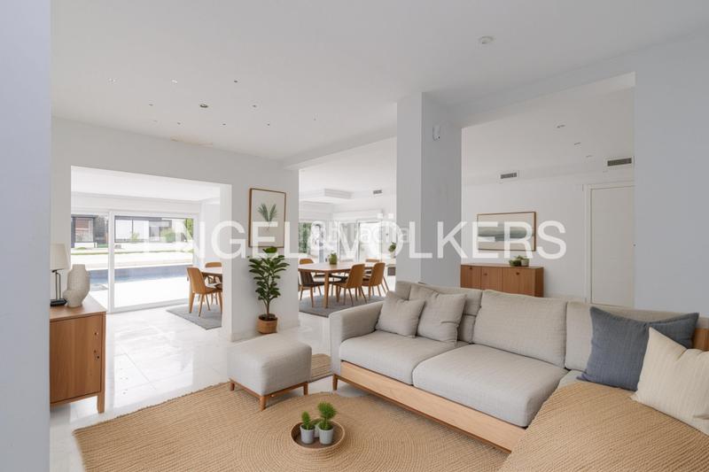 Foto dda5a27f-cfa7-492b-8acd-757b4f966bf3. Casa con riscaldamento parcheggio piscina in urbanización La Moraleja La Moraleja