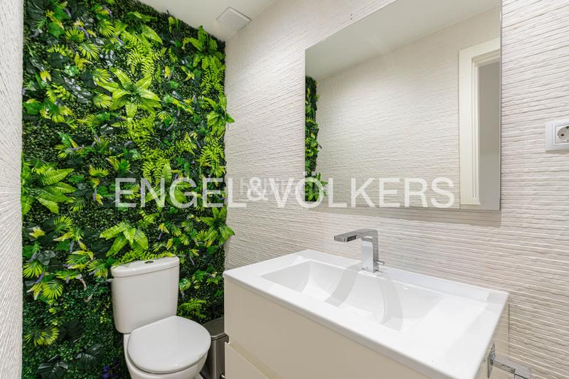 Foto de38a099-a7b9-4a09-99d9-5aa04045c09f. Casa con riscaldamento parcheggio piscina in urbanización La Moraleja La Moraleja