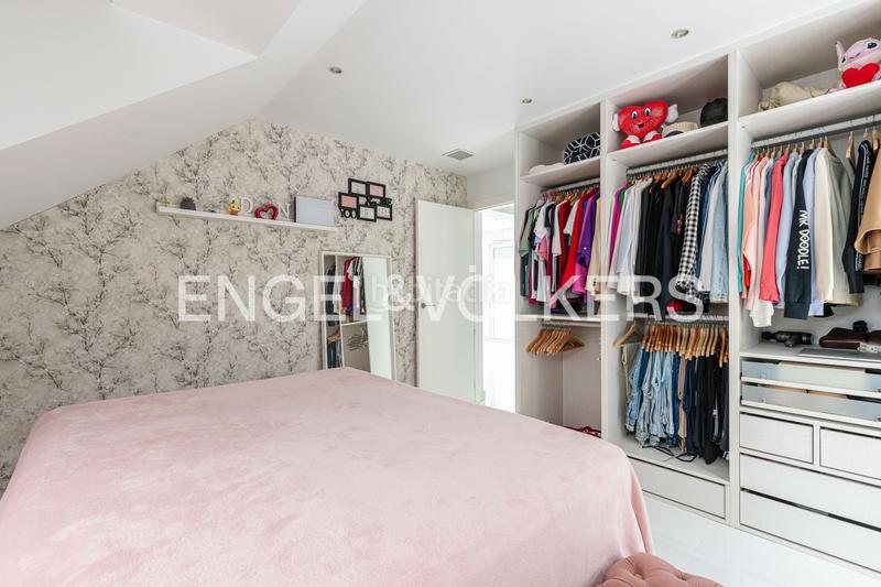 Foto e059998c-a9bb-44ac-a6ec-75e4953d8554. Casa con riscaldamento parcheggio piscina in urbanización La Moraleja La Moraleja