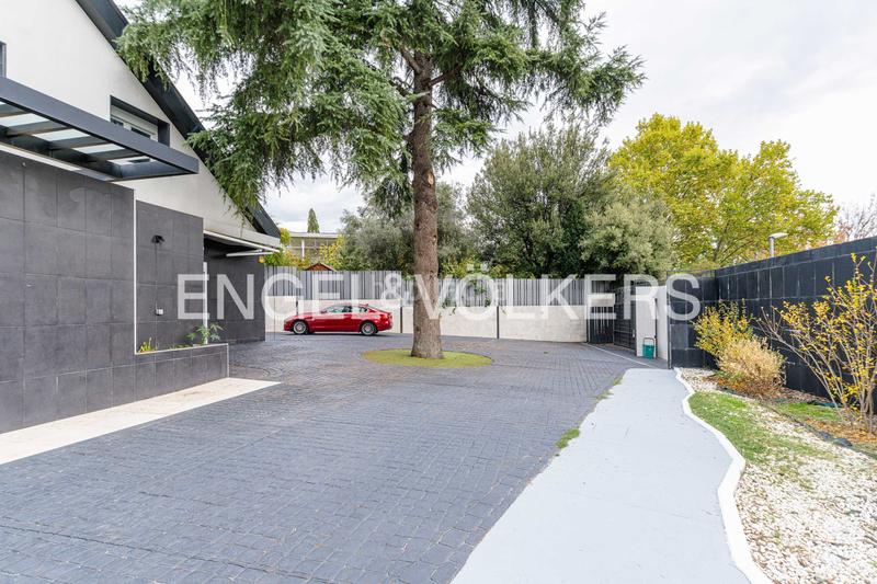 Foto f65198e1-001c-40c4-a91d-baca316d8946. Casa con riscaldamento parcheggio piscina in urbanización La Moraleja La Moraleja