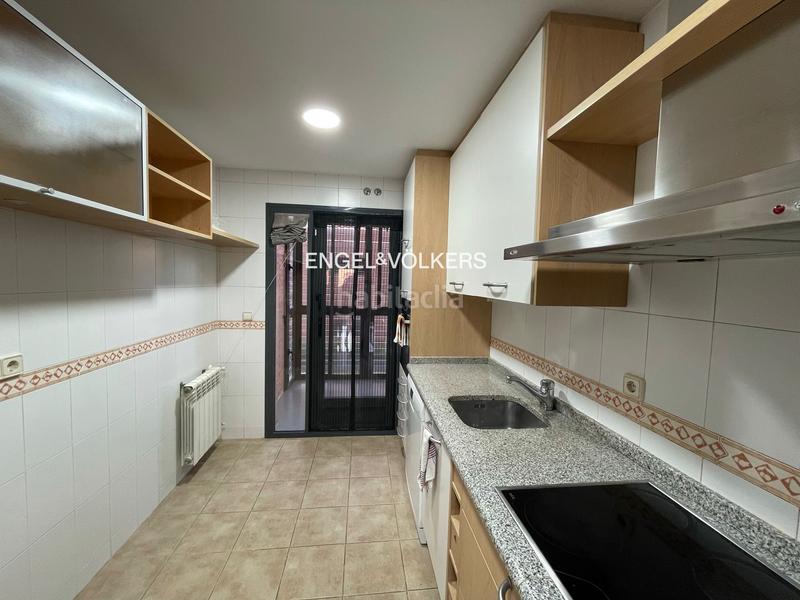 Foto 02df69d5-069d-4411-bde1-aeeb0a871f48. Alquiler apartamento magnífica amplia vivienda de tres habitaciones. en Pozuelo de Alarcón