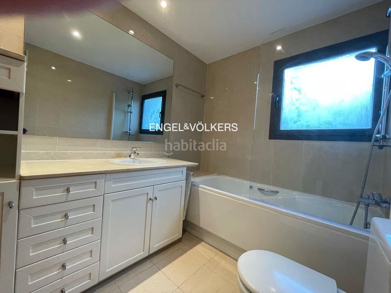 Foto 3e4a02bc-0fb5-45e3-85e3-13fdf862a3c0. Alquiler apartamento magnífica amplia vivienda de tres habitaciones. en Pozuelo de Alarcón