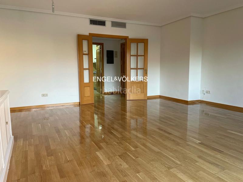 Foto 66ebd7d5-9573-43d2-bc41-aecc27e7fc58. Alquiler apartamento magnífica amplia vivienda de tres habitaciones. en Pozuelo de Alarcón