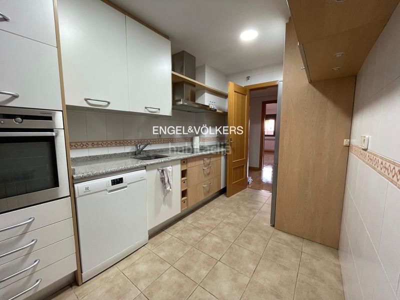 Foto 7276ea05-da5f-4a8f-ad03-8c346c469b63. Alquiler apartamento magnífica amplia vivienda de tres habitaciones. en Pozuelo de Alarcón