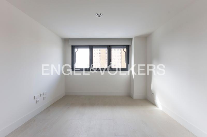 Foto 4102a831-6c57-4a86-9915-2b421c7b82b0. Miete appartement mit heizung parking pool in Estrella Madrid