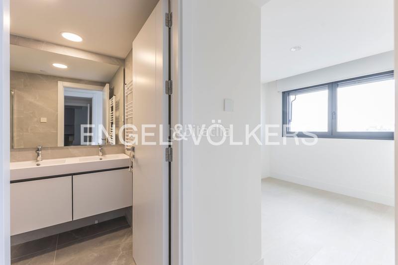 Foto 713c8736-a08e-4959-b7d9-15d2989d8ce6. Miete appartement mit heizung parking pool in Estrella Madrid