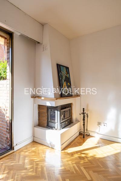 Foto 381987ff-f080-4b82-bcc0-6dc781d5de07. Casa amb calefacció aparcament piscina a San Juan Bautista Madrid