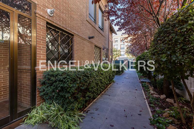 Foto 57490fa9-3145-4fb2-a817-9b4bfd393677. Casa amb calefacció aparcament piscina a San Juan Bautista Madrid