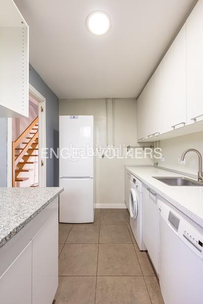 Foto 7d616163-1e9d-4273-9c72-9b94b144ee93. Casa amb calefacció aparcament piscina a San Juan Bautista Madrid