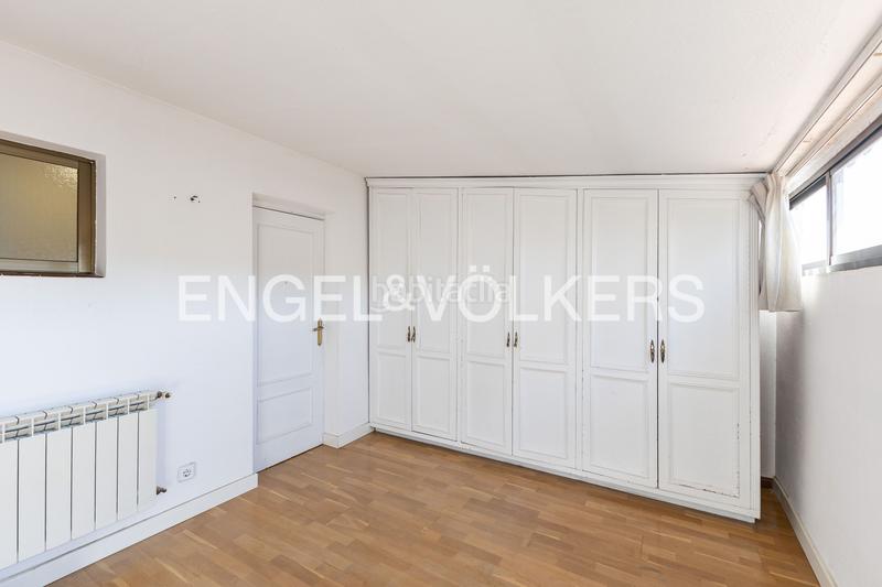 Foto 84cad989-61b2-42ba-a01e-ed9010aab1e9. Casa amb calefacció aparcament piscina a San Juan Bautista Madrid