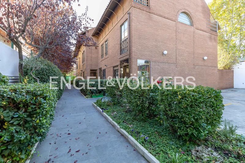 Foto 9483042c-38c5-4c48-a17b-6cccd6824939. Casa amb calefacció aparcament piscina a San Juan Bautista Madrid