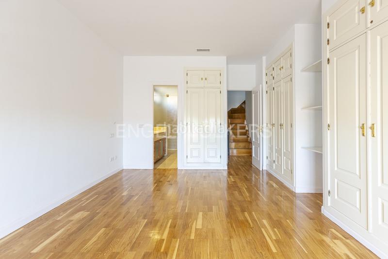 Foto 82a55e71-3995-43ee-85d3-51dd030ad689. Alquiler casa adosada fantástica casa adosada en Encinar de los Reyes La Moraleja