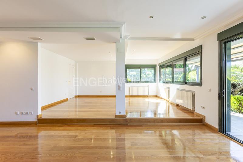 Foto e56e1d93-dbb4-441e-b538-df2e2849d72f. Alquiler casa adosada fantástica casa adosada en Encinar de los Reyes La Moraleja