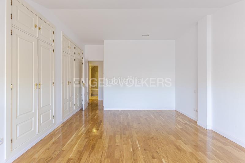 Foto 105a78cf-c7cd-4f73-a186-82612ba4172a. Lloguer casa adossada amb calefacció aparcament a La Moraleja