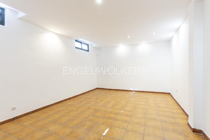 Foto 3eafb60b-6e7e-4a68-806a-aab76434a5be. Lloguer casa adossada amb calefacció aparcament a La Moraleja