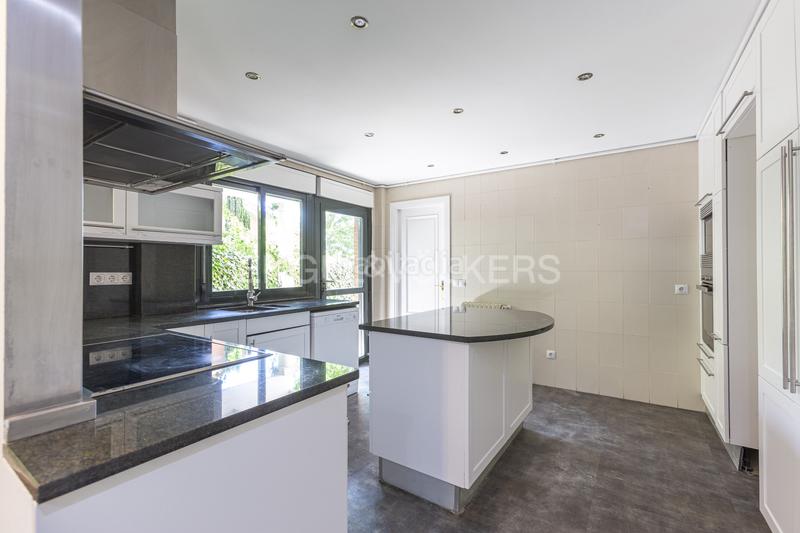 Foto 5dd3df0d-1954-4ec2-86ea-b34803c1dfbd. Lloguer casa adossada amb calefacció aparcament a La Moraleja