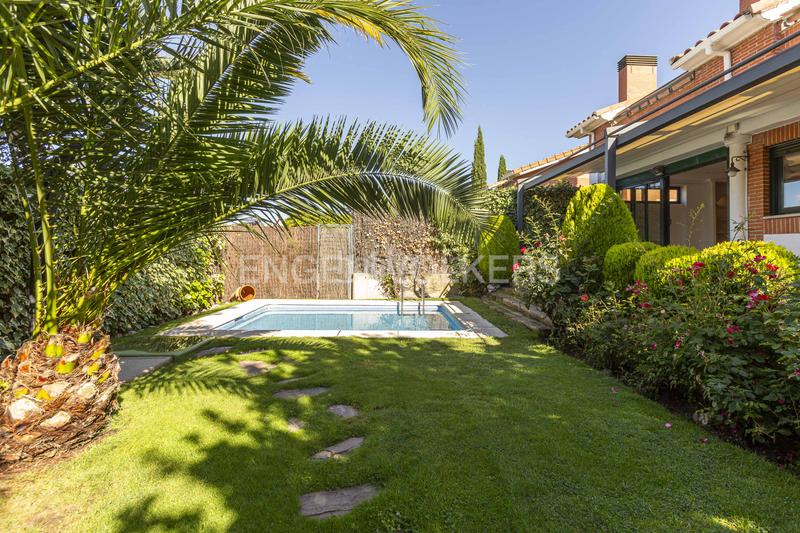 Foto 6fade77c-305f-466c-9e40-199c2aeff0ba. Lloguer casa adossada amb calefacció aparcament a La Moraleja