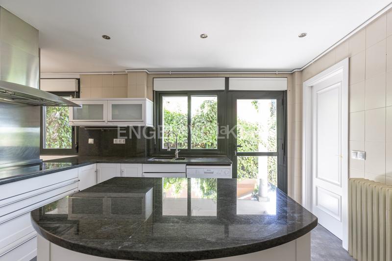 Foto 711d9e7d-08bc-4c7e-998e-abcc440ce46f. Lloguer casa adossada amb calefacció aparcament a La Moraleja