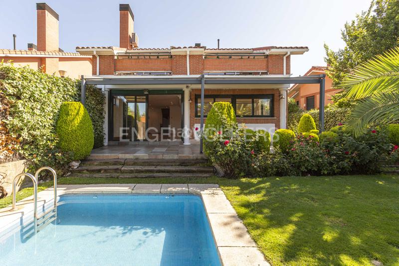 Foto 79a607da-e7fa-4a88-adb1-3ebe316c0aa5. Lloguer casa adossada amb calefacció aparcament a La Moraleja