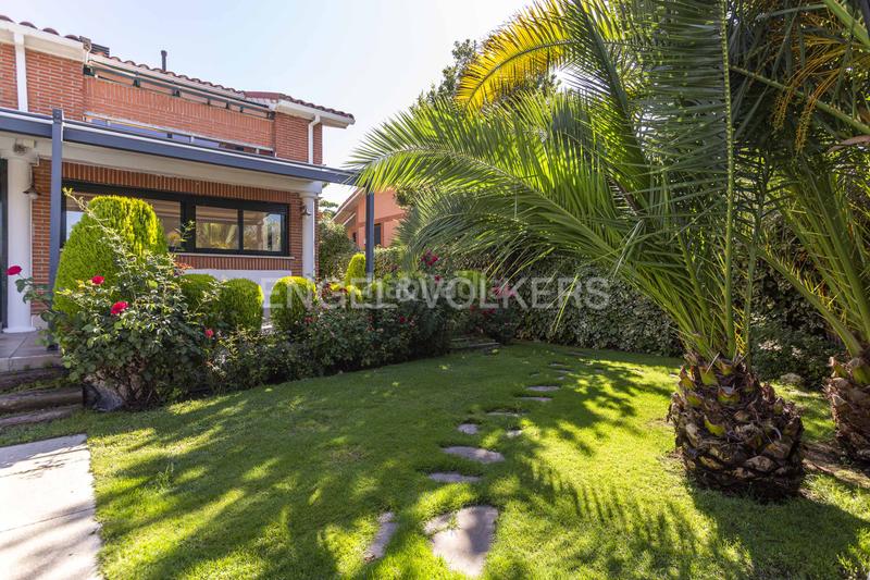 Foto 935a58d3-9827-4172-9acc-0de814c289da. Lloguer casa adossada amb calefacció aparcament a La Moraleja