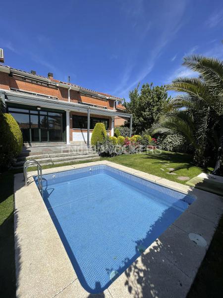 Foto d929f728-d9d1-4b49-a0d9-97ef0dcb285d. Lloguer casa adossada amb calefacció aparcament a La Moraleja