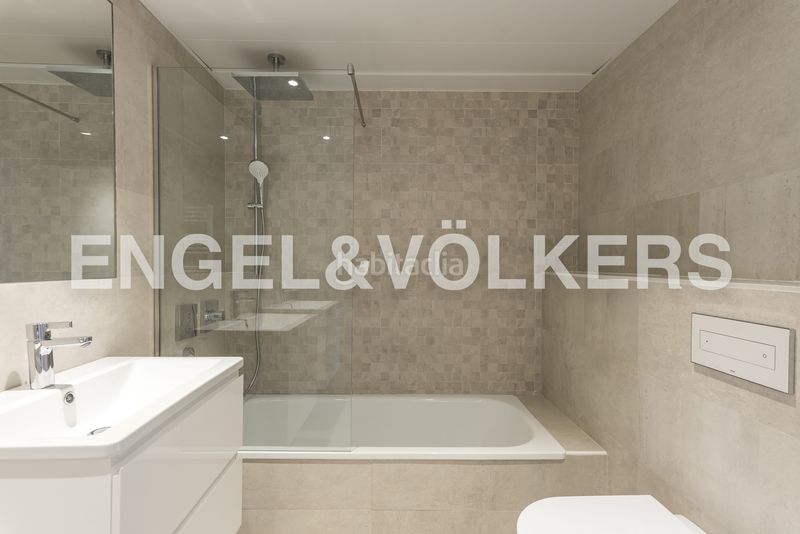 Foto 9f1bec99-53db-480d-bf96-467b5b53d49c. Apartament amb calefacció aparcament piscina a Universidad-Malasaña Madrid