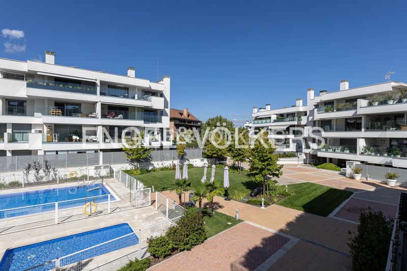Foto bba7d6db-45ac-4b9d-9d9c-bbc7319c58da. Apartament amb calefacció aparcament piscina a Valdepastores-Las Encinas Boadilla del Monte