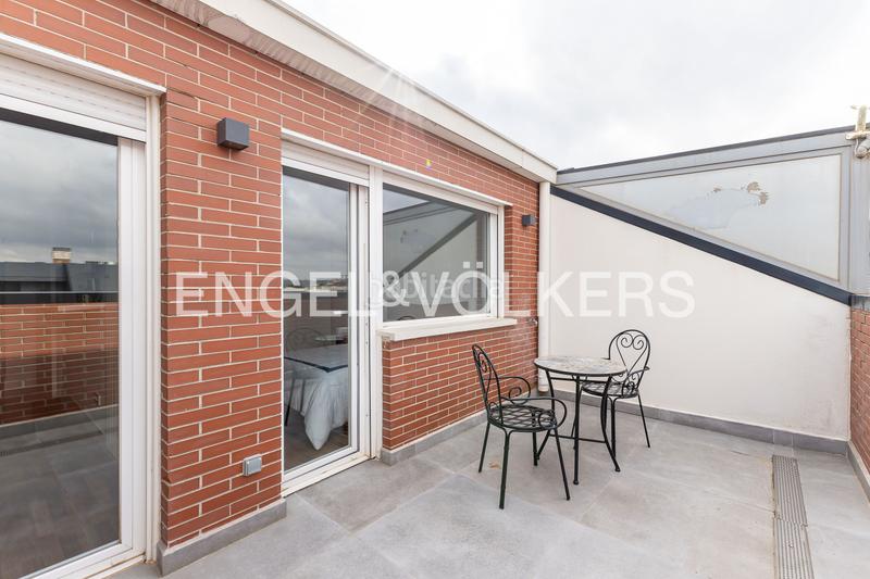 Foto 36bc718a-cf41-49b3-85d4-78dde89af707. Duplex con riscaldamento parcheggio piscina in Monte el Pilar Majadahonda