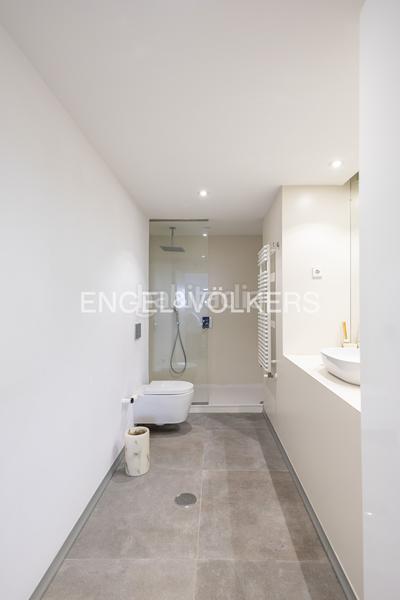 Foto 9e09931d-ea7f-460e-9477-080f640e43b2. Duplex con riscaldamento parcheggio piscina in Monte el Pilar Majadahonda