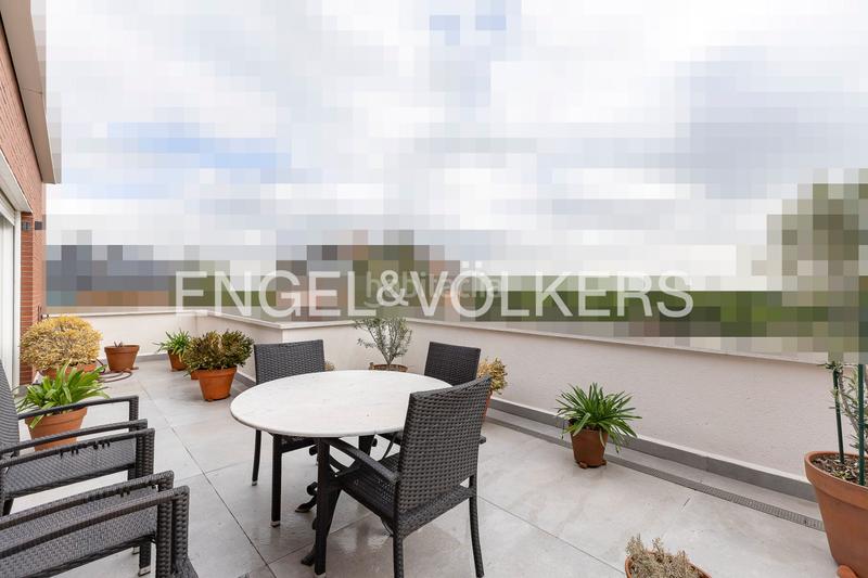 Foto f739a6e5-8a29-4761-a0e2-4c58a7f4ad9e. Duplex con riscaldamento parcheggio piscina in Monte el Pilar Majadahonda